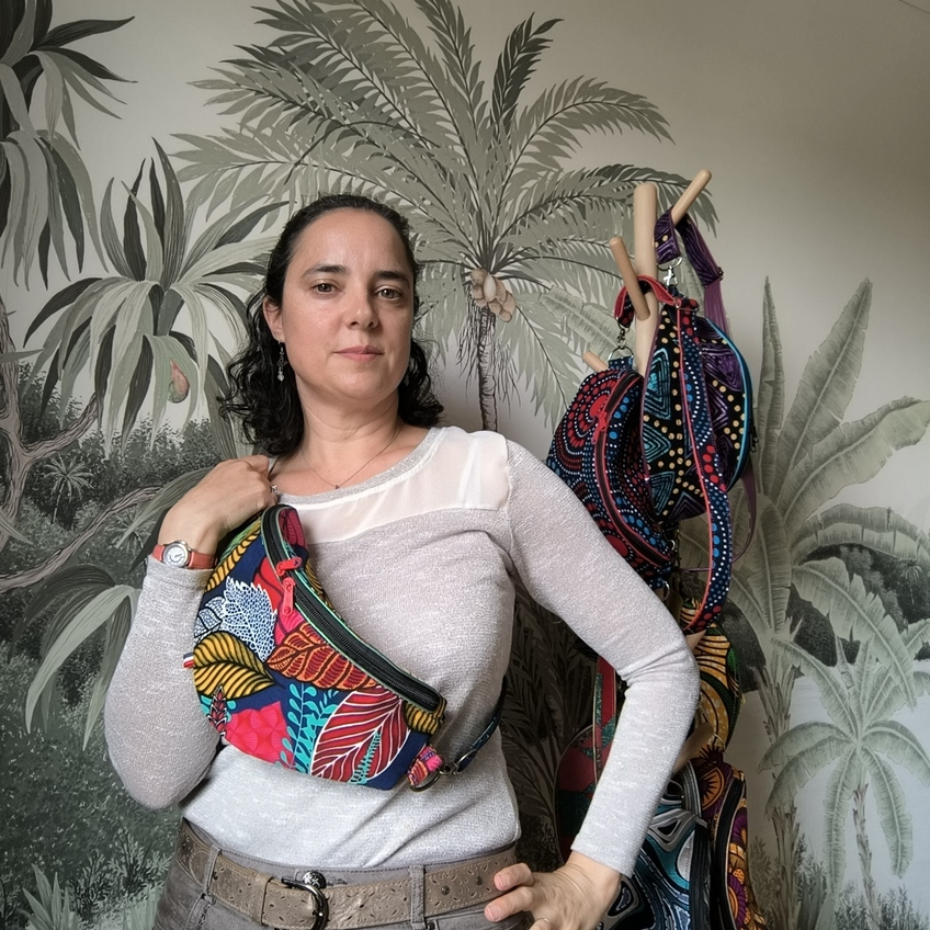 Sac banane wax feuillage fond bleu 1